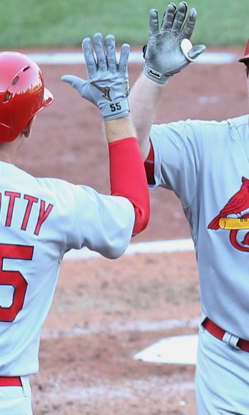 Cardinals' offense explodes in 12-6 victory over Pirates
